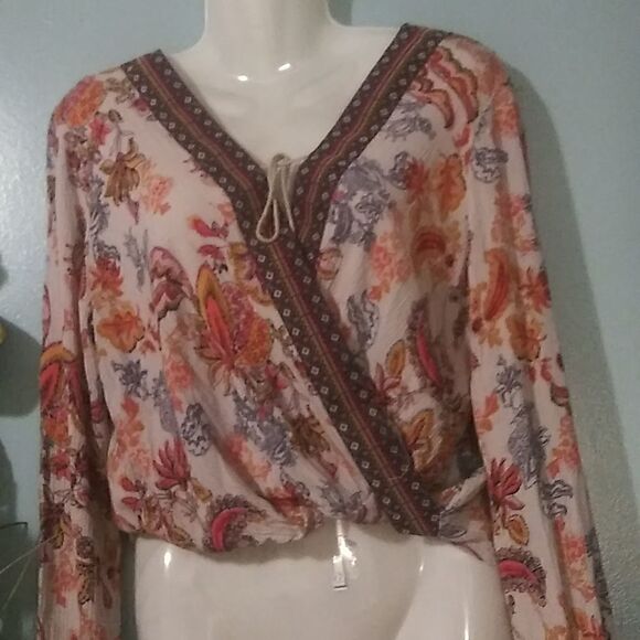 - RED boho cropped faux wrap top - Picture 1 of 12